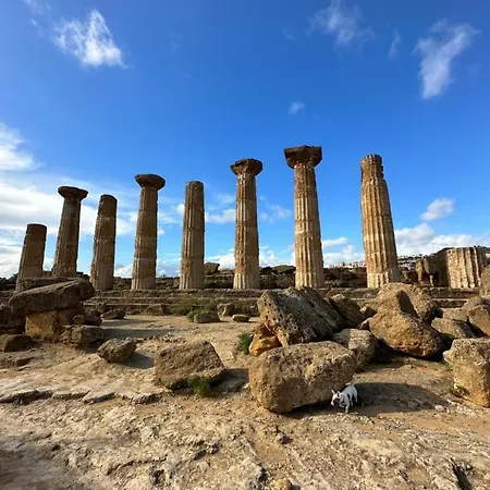 Akragaroom Guest house